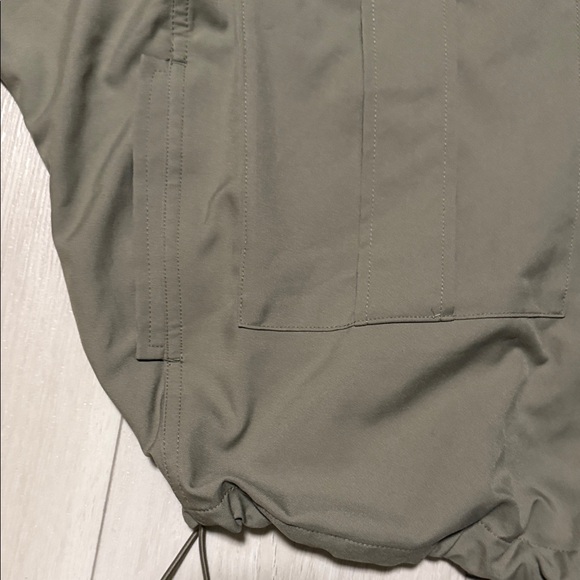 Zelle Women’s Olive Green Cropped Hooded Zip-up Jacket with pockets. - Picture 3 of 13